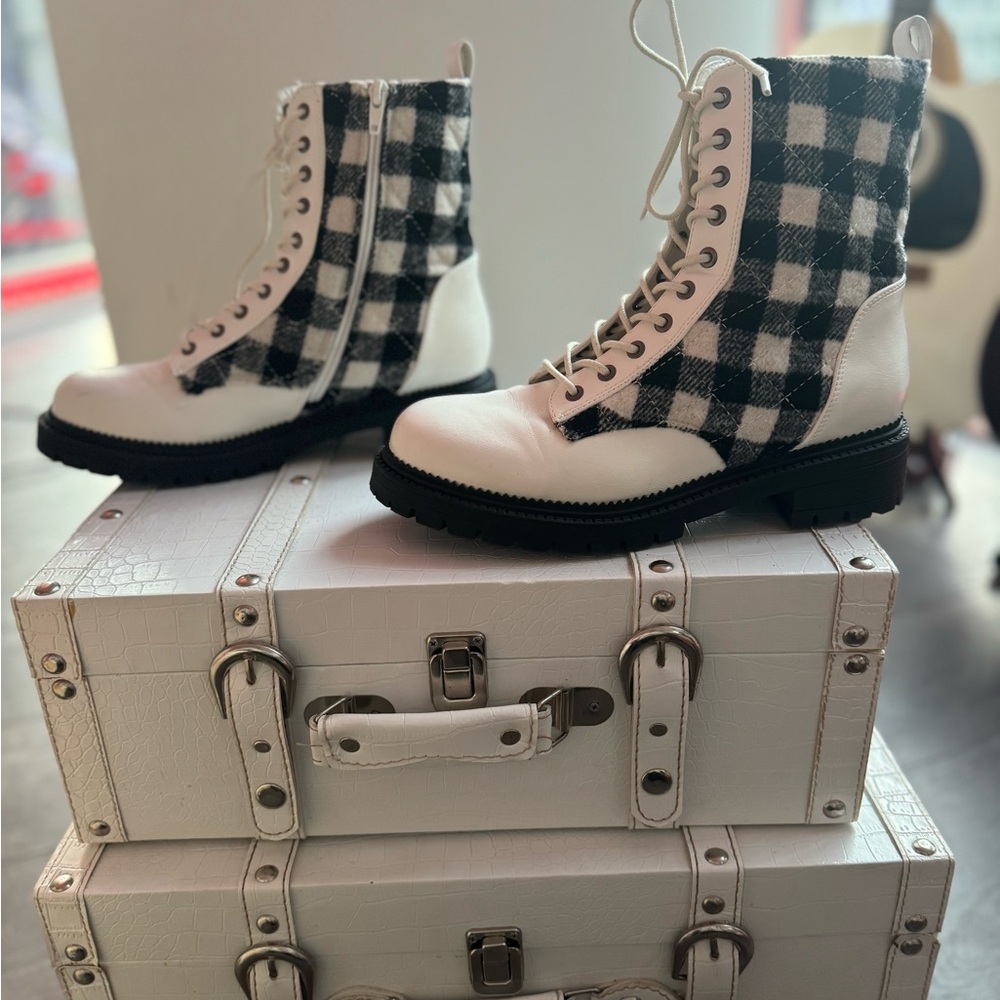 Brand new Black and white plaid combat boots size 7.5